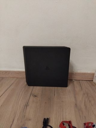 PS4 (PlayStation 4) Negra + Mando y Juegos