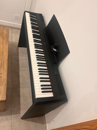Piano digital Yamaha P-115 con soporte