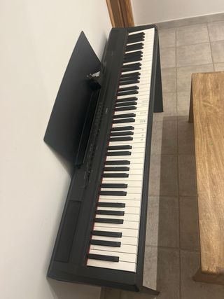 Piano digital Yamaha P-115 con soporte