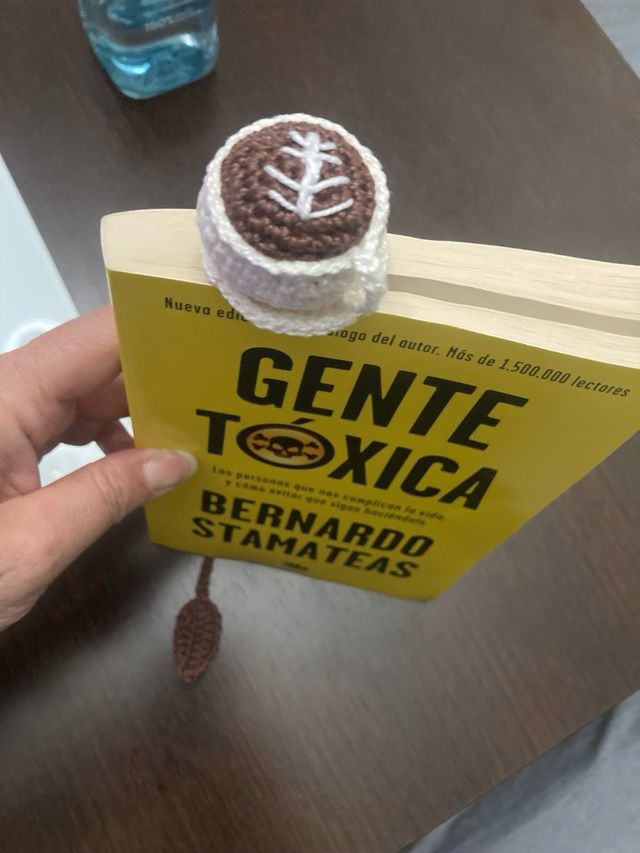 Separador de libros tejido café