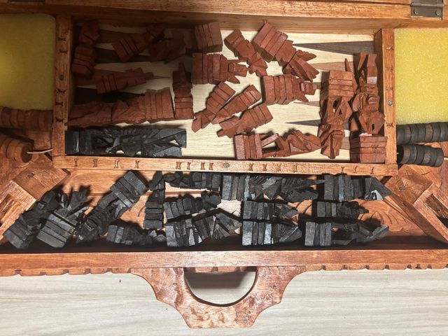 Tablero de Ajedrez Tallado a Mano