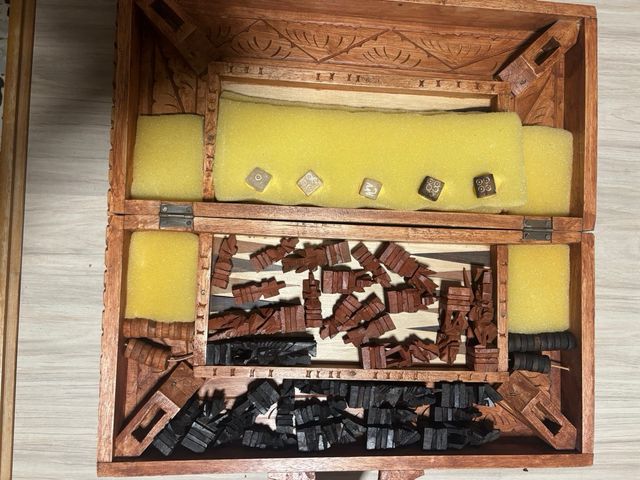 Tablero de Ajedrez Tallado a Mano