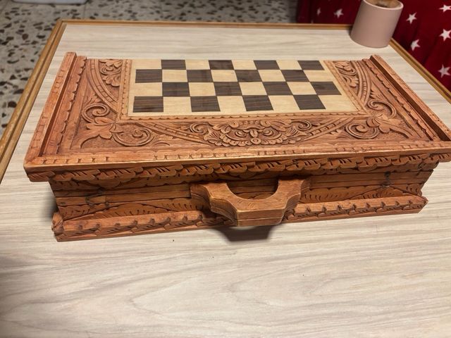 Tablero de Ajedrez Tallado a Mano