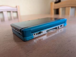 Nintendo 3DS Aqua Blue + Alimentatore + 2 Giochi