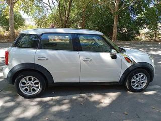 MINI MINI Countryman One D 66 kW (90 CV)