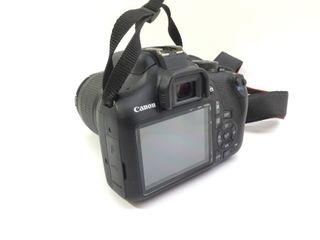 camara digital evil canon eos 2000d