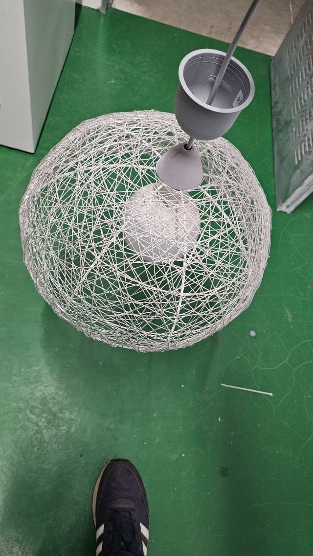 Lámpara colgante de hilo