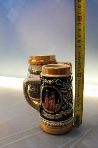 3 Jarras de cerveza en porcelana de Alemania y Japón.