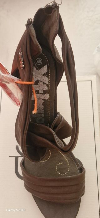 Zapatos de tacón marrones talla 40 sin estrenar