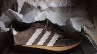 Adidas barreda (color café), 100% originales. 
