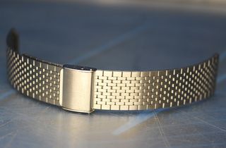 04. Correa acero inox. Armis, milanesa. Años 70, originales. 18 mm. Cierre tipo pulsera.