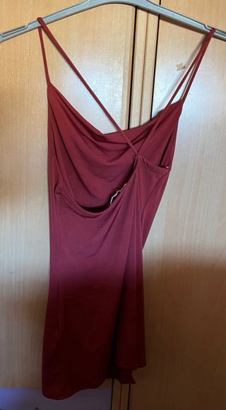 Vestido corto burdeos Pull & Bear