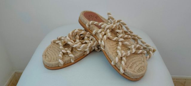 Sandalias de cuerda beige y blancas