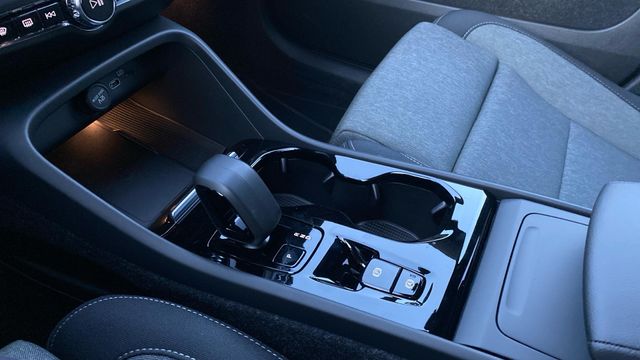 VOLVO XC40 2.0 B3 PLUS DARK AUTO 163 5P