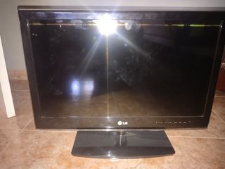 Televisor LG 26 pantalla rota.