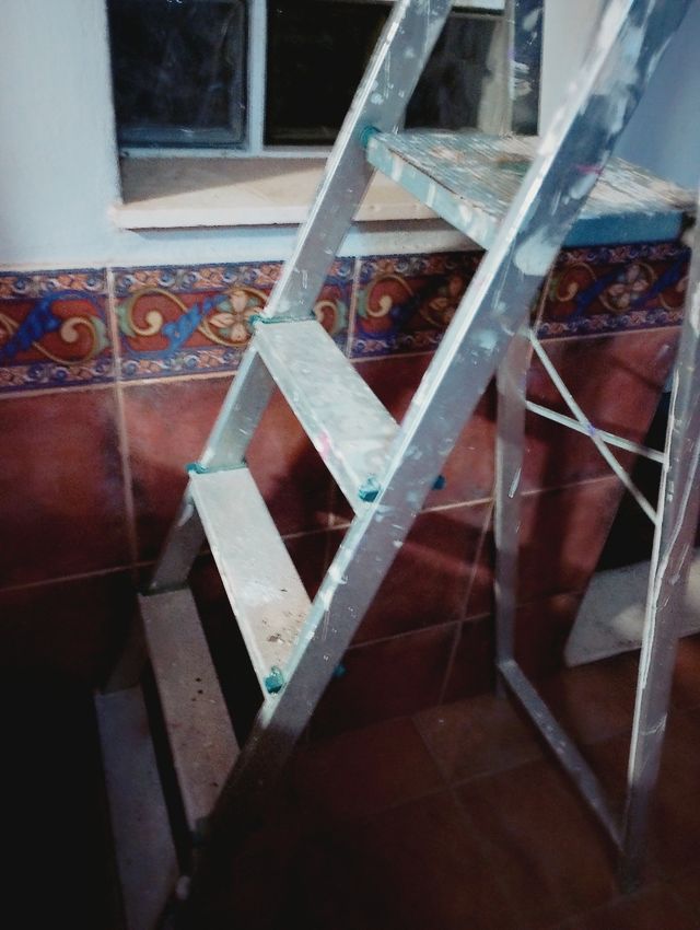 Escalera de aluminio plegable