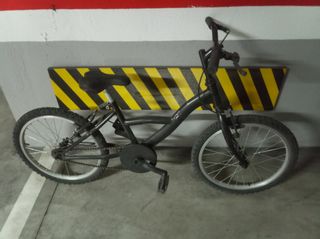 Bicicleta infantil negra