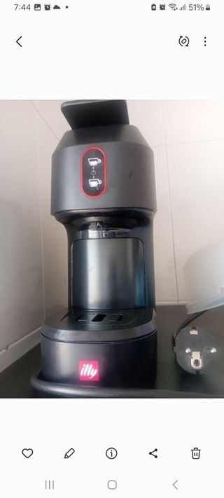 Cafetera Illy Nueva.