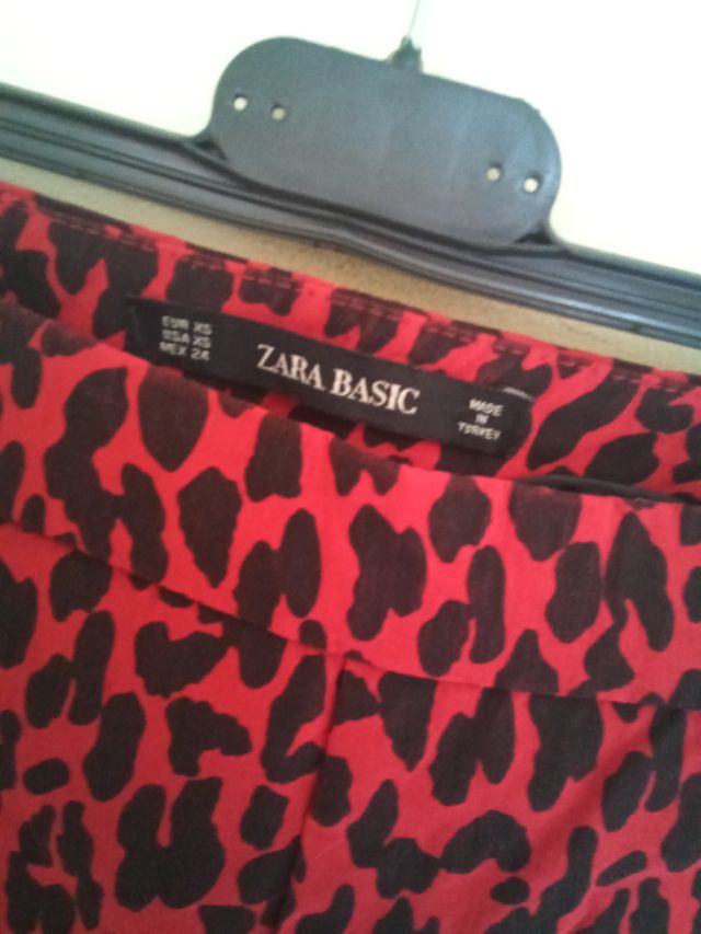 Pantalón Zara Estampado Leopardo Rojo Talla XS