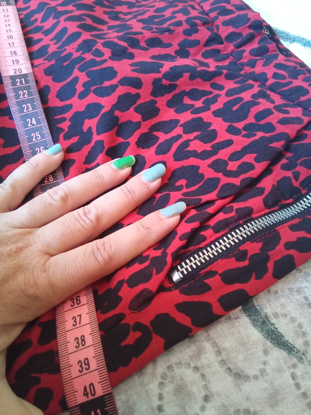 Pantalón Zara Estampado Leopardo Rojo Talla XS