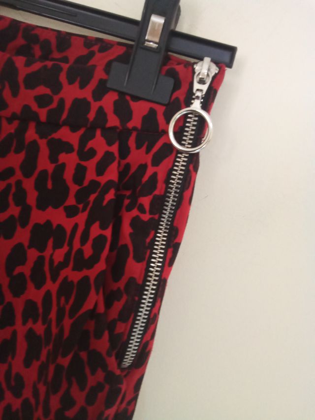 Pantalón Zara Estampado Leopardo Rojo Talla XS