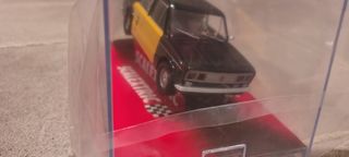 Coche Scalextric Taxi Amarillo y Negro