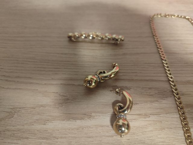 Conjunto bisuteria : Broche, Pendientes y Colgante