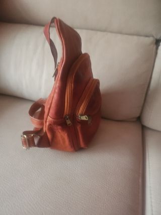 Mochila bandolera de cuero