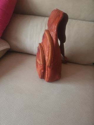Mochila bandolera de cuero