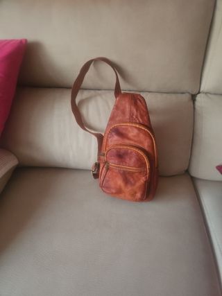 Mochila bandolera de cuero