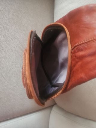 Mochila bandolera de cuero