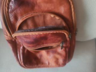 Mochila bandolera de cuero