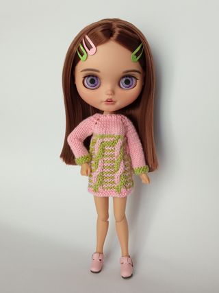 Vestido rosa y verde con formas de espiral -Blythe