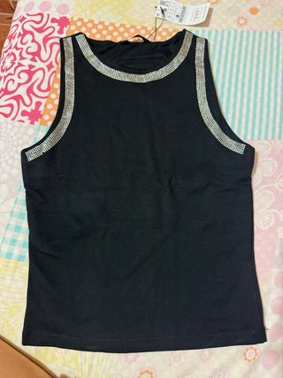 Camiseta negra con brillos