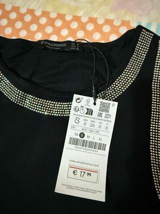 Camiseta negra con brillos