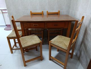 Mesa de cocina de madera con 4 sillas y 2 taburete