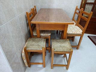 Mesa de cocina de madera con 4 sillas y 2 taburete