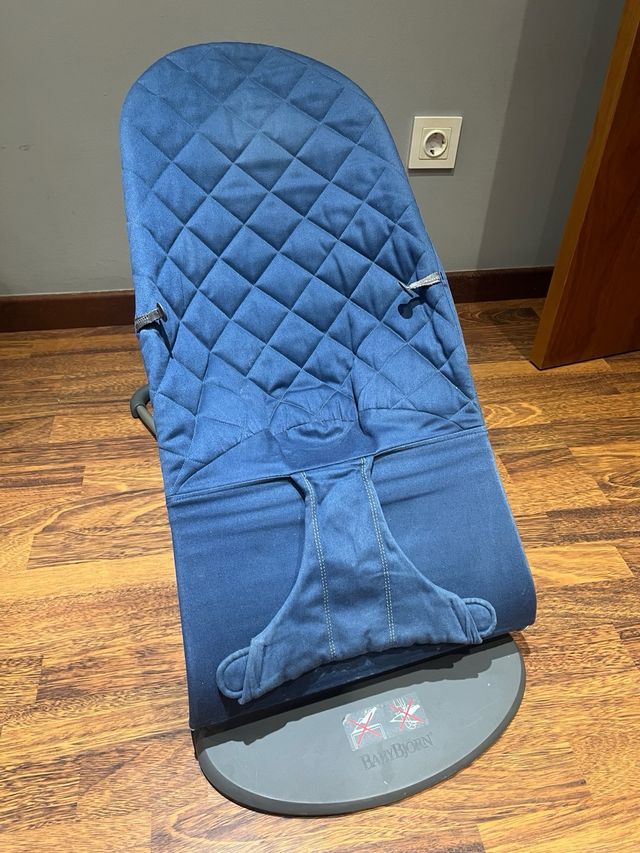 Hamaca BabyBjörn con funda gris