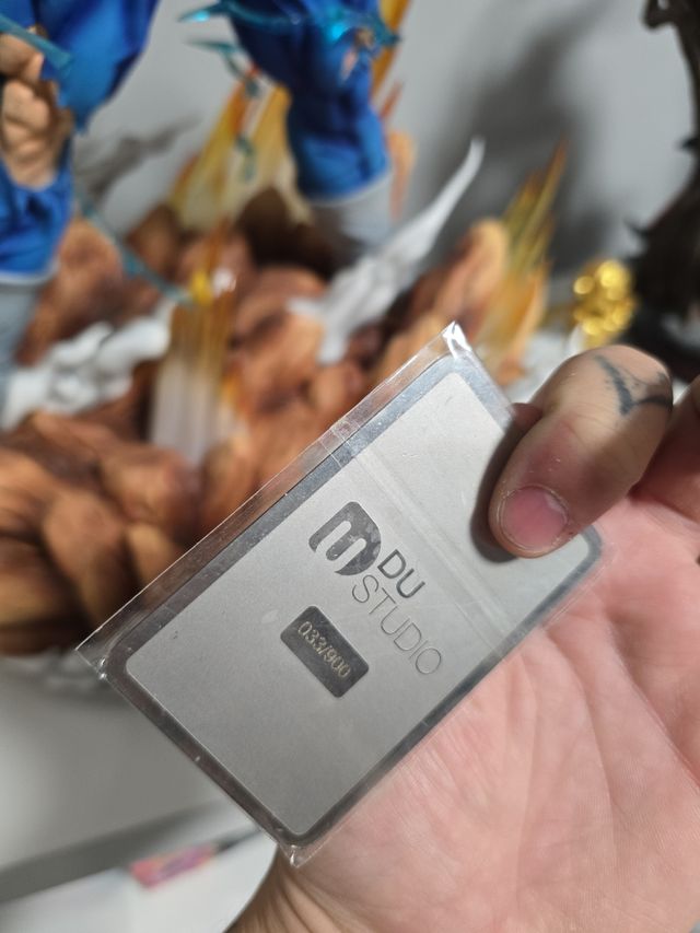 Figura Vegeta Majin Buu Colección con luces led.