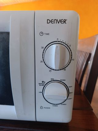 Microondas Denver 20L Seminuevo