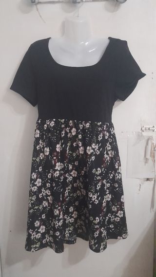 Vestido Negro con Estampado Floral
