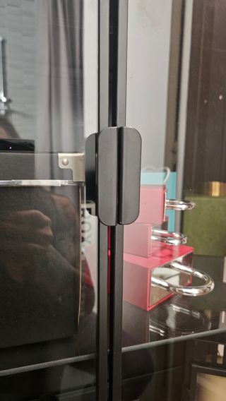 Vitrina Negra Cristal y Metal