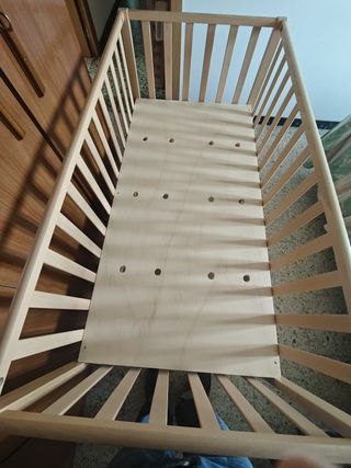 Cuna de madera bebé 60x120cm y colchón de viaje 