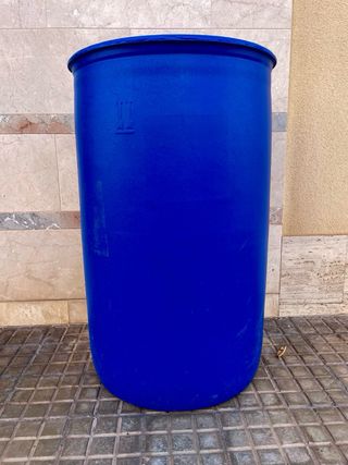 Bidón grande azul