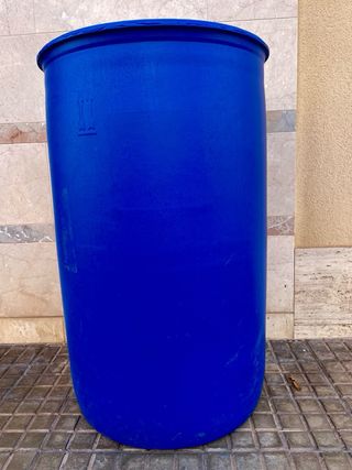 Bidón grande azul