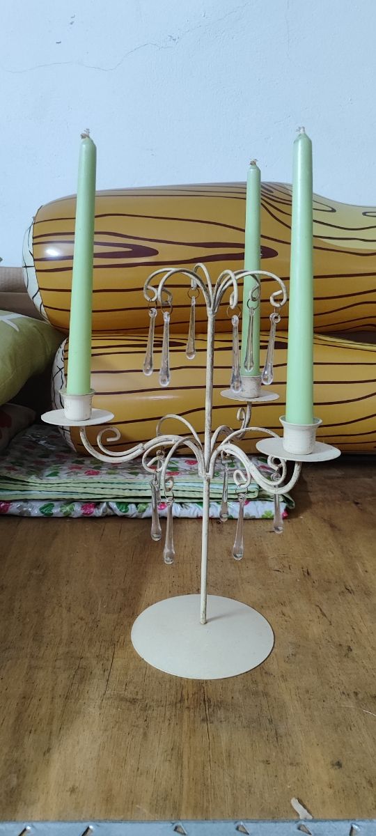 Candelabro de metal y cristal + regalo de 3 velas.