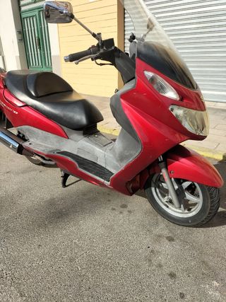 Suzuki Burgman 125cc Junio 2006
