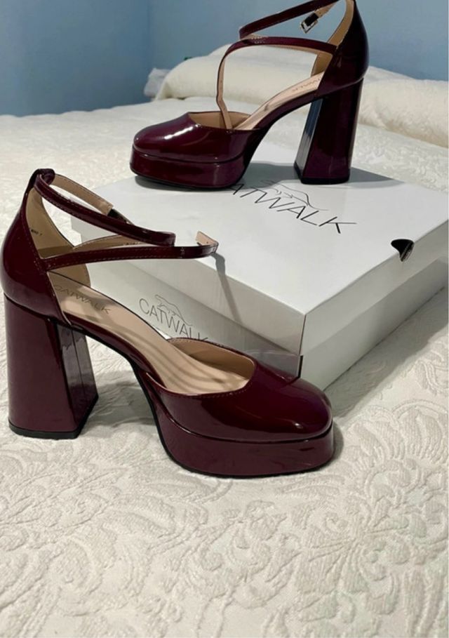 Zapatos de tacón burdeos Catwalk