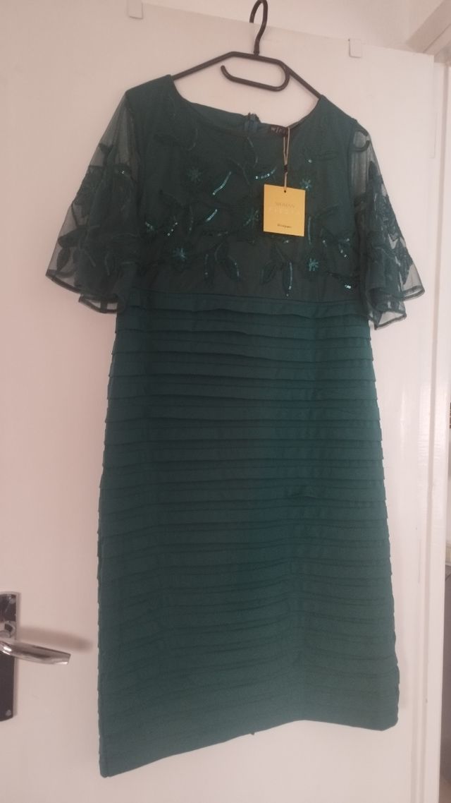 Vestido de fiesta verde marca WOMAN. Costó 139€
