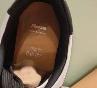 Sneakers in pelle bianche e nere